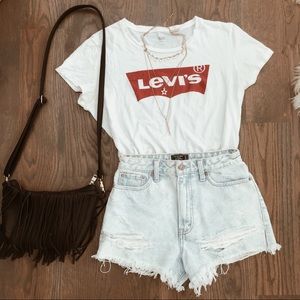 Levi’s white T-shirt